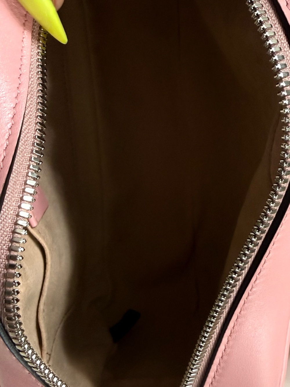 BRAND NEW worn once - Gucci Pink GG Marmont Chevron Leather Camera Bag - Picture 6 of 14